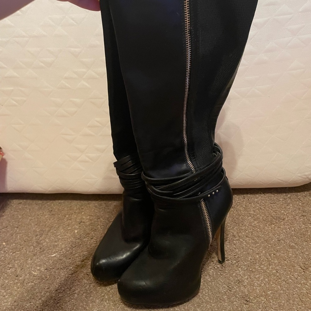 Knee boots